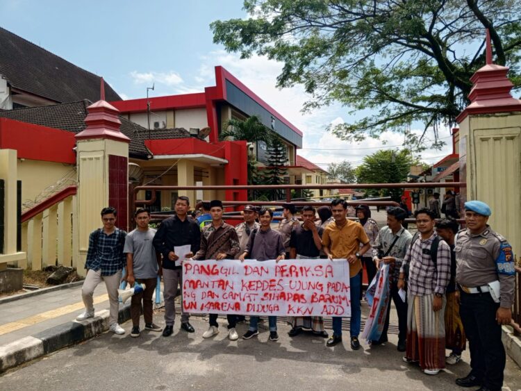 Tolong Periksa Mantan Kepala Desa Ujung Padang dan Camas Sihapas Barumun Yang di duga Korupsi