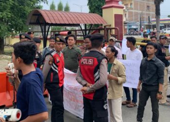Aksi Massa GMPSU Geruduk Mapoldasu – Kejatisu, Sampaikan Dugaan Tipikor Dana Hibah LPTQ Kab. Asahan