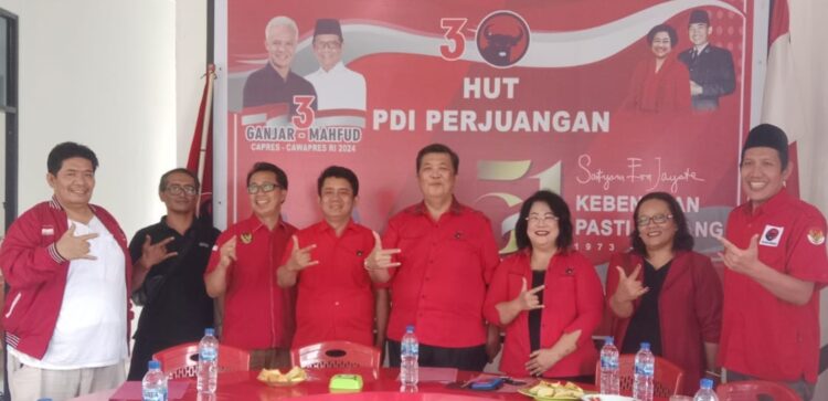 Yan Santoso Purba Mendaftar Balon Bupati Simalungun ke PDI Perjuangan